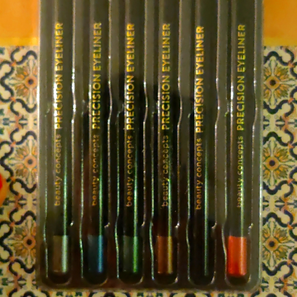 Eyeliner 6 different colors